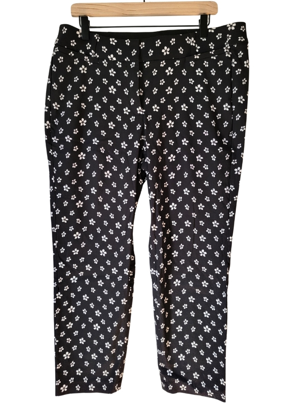 Lane Bryant The Allie Skinny Ankle Black Pants with White Floral Print Size 16
